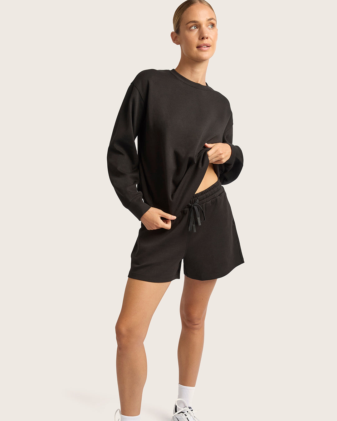 Women's Crew Neck Sweater - Black