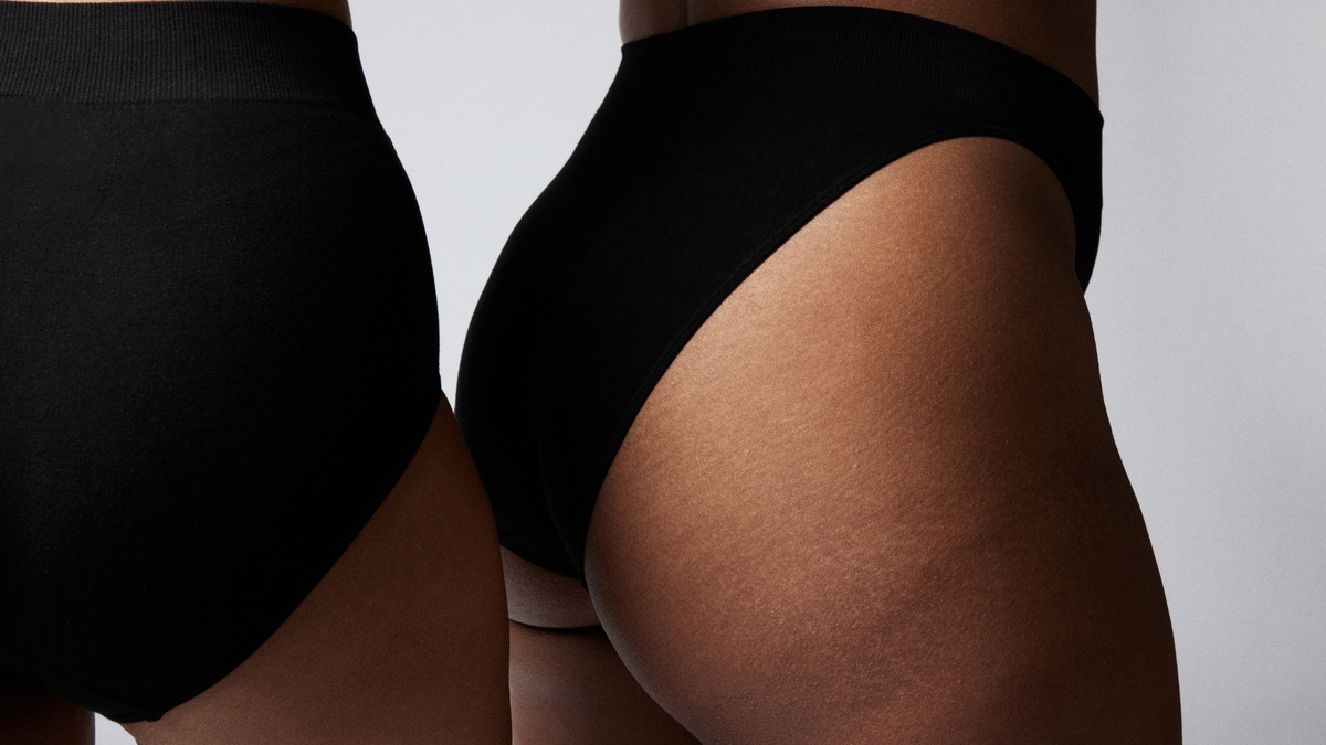 Close-up of black seamless underwear, highlighting a smooth fit, soft fabric and comfortable everyday wear.