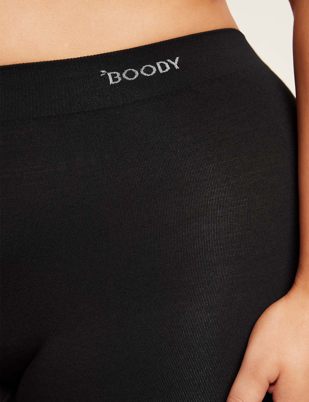 B10857_BLACK_Smoothing Short_6.jpg